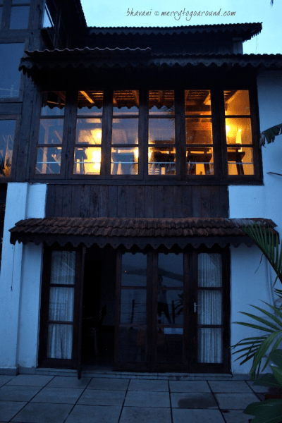 casinhas raibandar at night