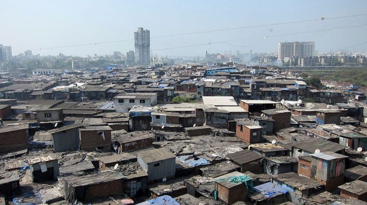 The distant towers, a future that the slum-dwellers aspire to or not? © YGLVoices Flickr. (https://www.flickr.com/people/yglvoices/)
